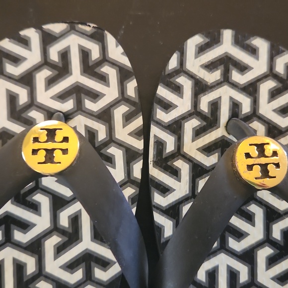 Tory Burch Geometric Black and White Sandals Flip Flops Great Condition - Picture 3 of 3